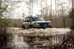 2022 Ford Bronco® Everglades™ Desert Sand 